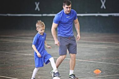 Со скольки лет отдают детей в футбол